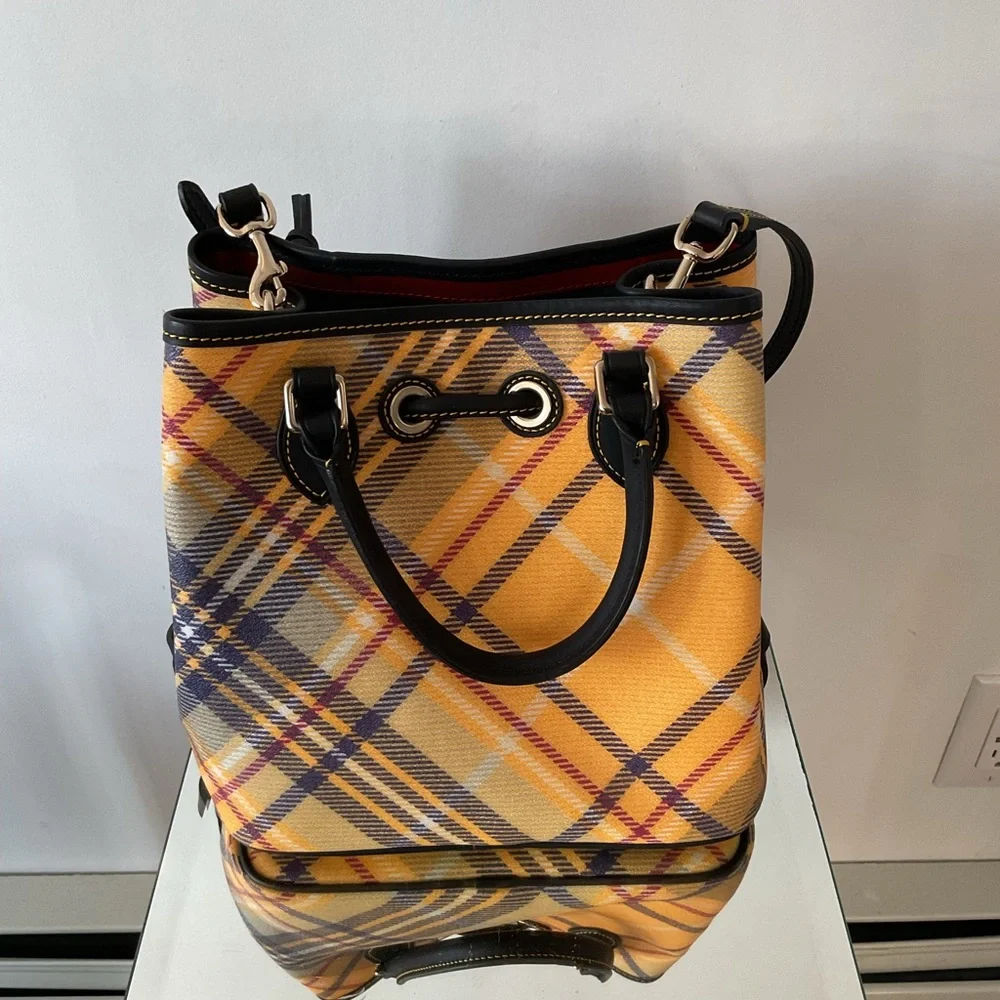 VTG Dooney & Bourke Tartan Collection Victoria Yellow Bucket Crossbody Like New - Picture 6 of 9